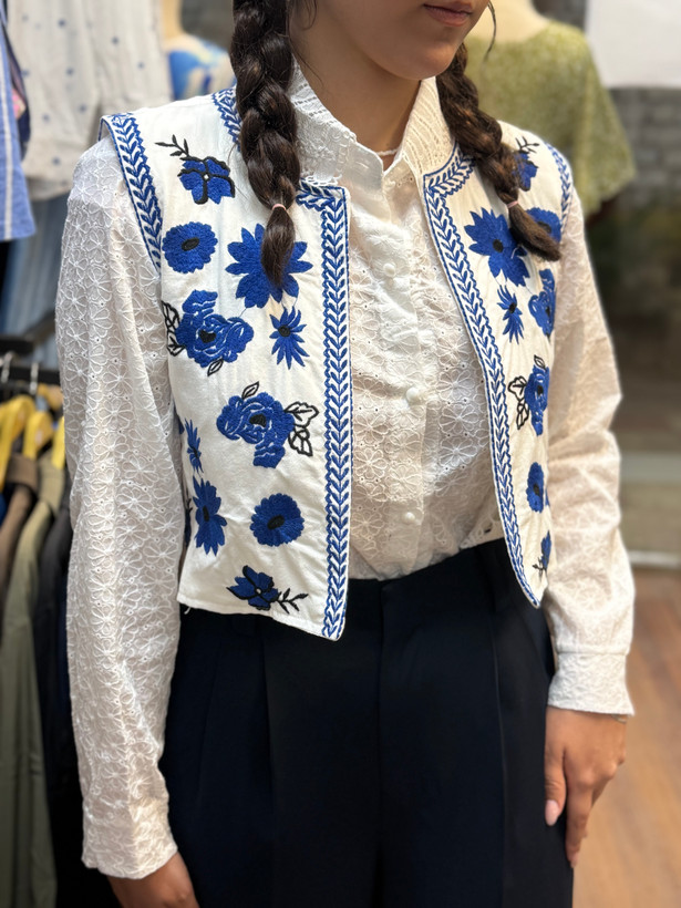 وست گلدوزی (جلیقه زنانه)