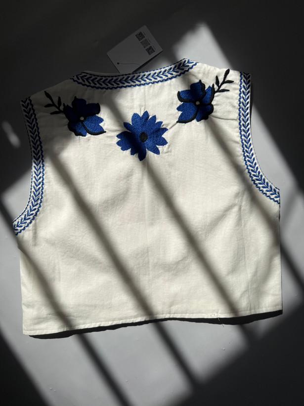 وست گلدوزی (جلیقه زنانه)